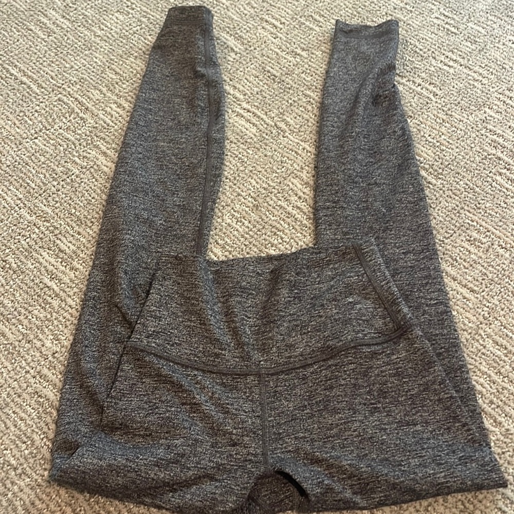 Gray Lululemon 28’ leggings!